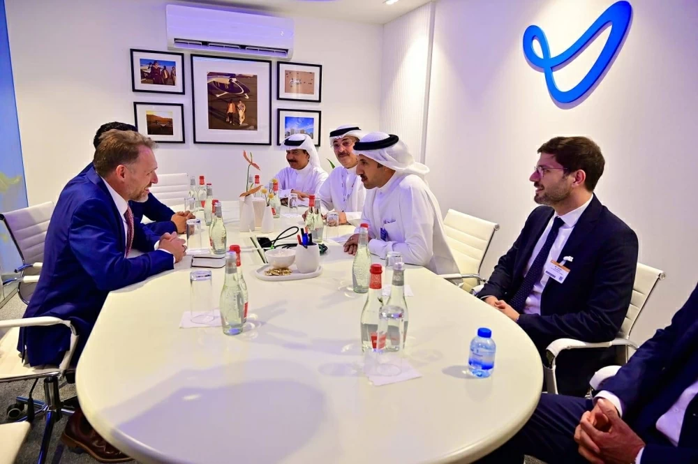 وزير المواصلات والاتصالات يشارك في معرض دبي للطيران 2025