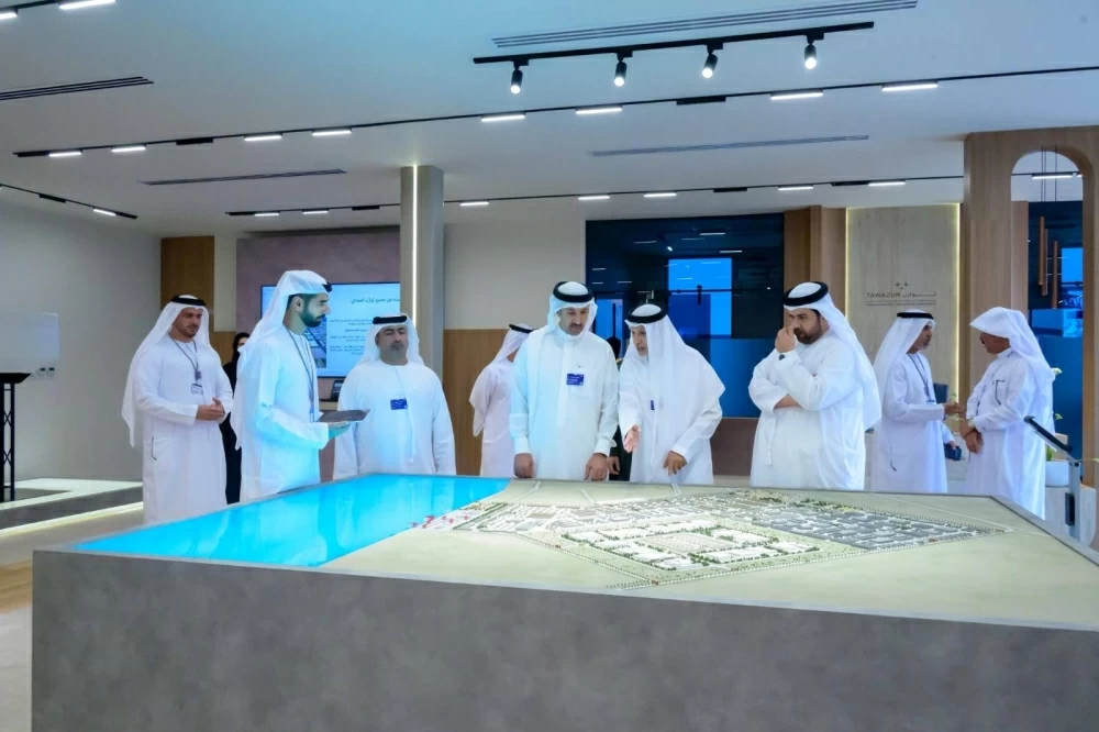 وزير المواصلات والاتصالات يشارك في معرض دبي للطيران 2025