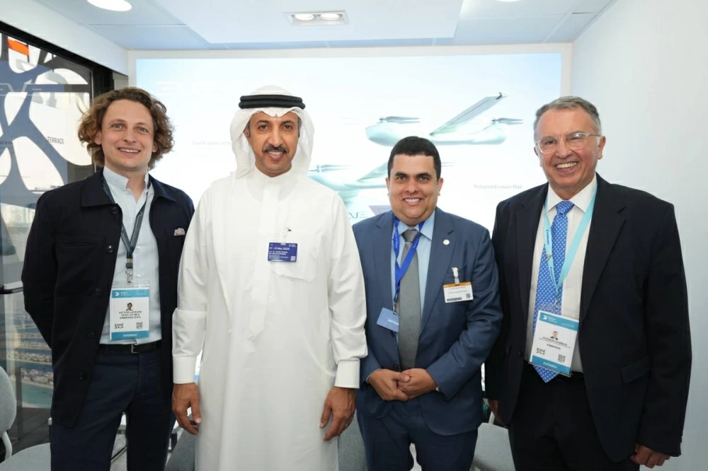 وزير المواصلات والاتصالات يشارك في معرض دبي للطيران 2025