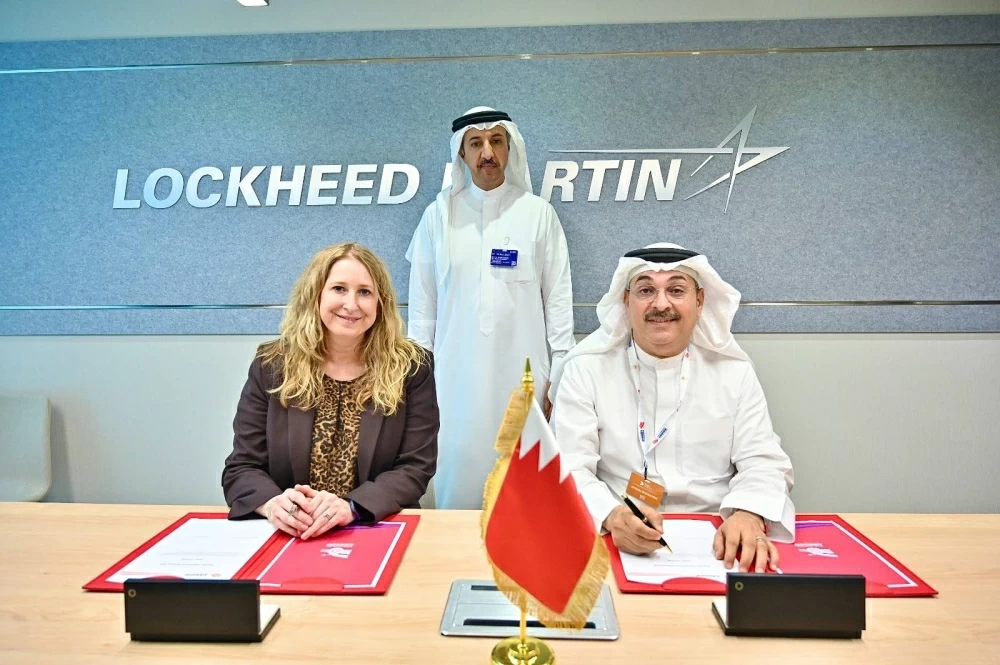 وزير المواصلات والاتصالات يشارك في معرض دبي للطيران 2025