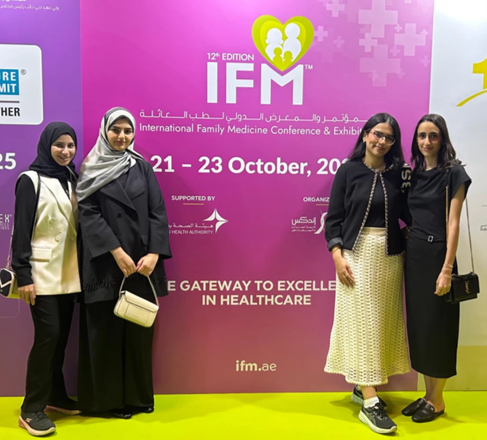 طالبات الطب بـ "الخليج العربي" يستعرضن نتائج بحث الممارسات الغذائية وأنماط الحياة لمرضى السكري