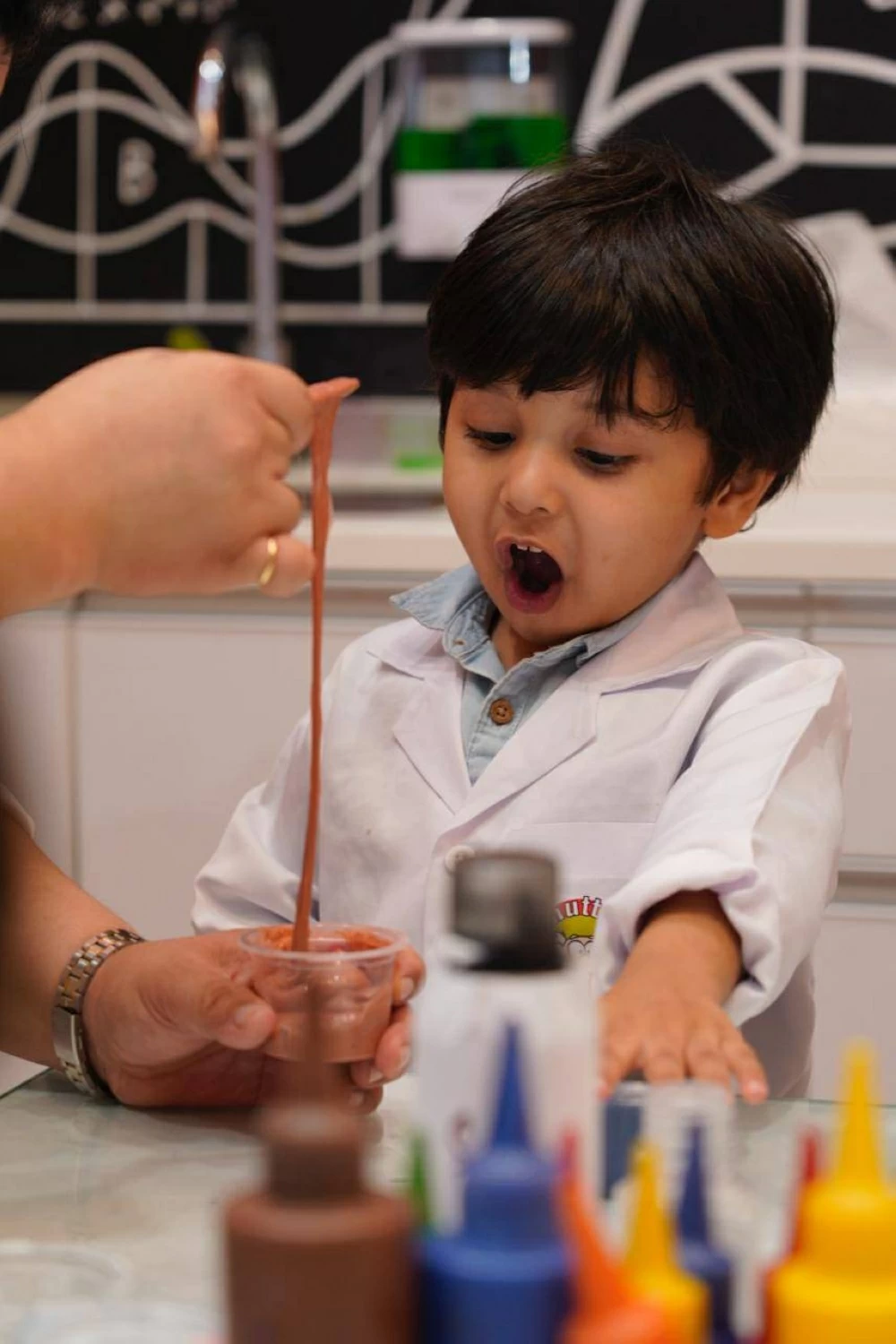 المؤسسة الملكية للأعمال الإنسانية تحقق أمنية رقية وحمدان وتمنحهما يومًا استثنائيًا