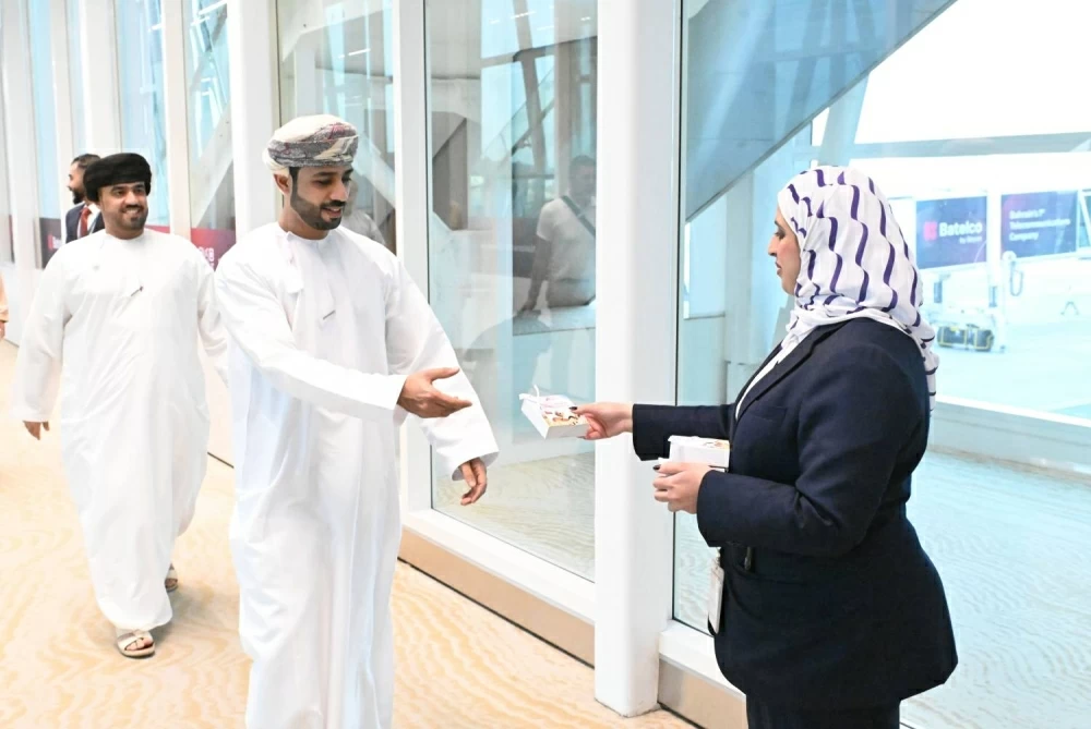 مطار البحرين الدولي يحتفي باليوم الوطني العماني الخامس والخمسين