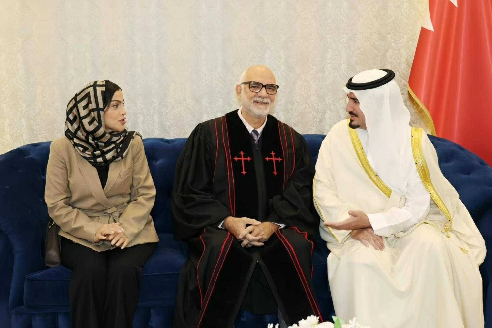 محافظ العاصمة يستقبل ضيوف المجلس الأسبوعي ويؤكد مواصلة نهج التواصل والشراكة مع الأهالي