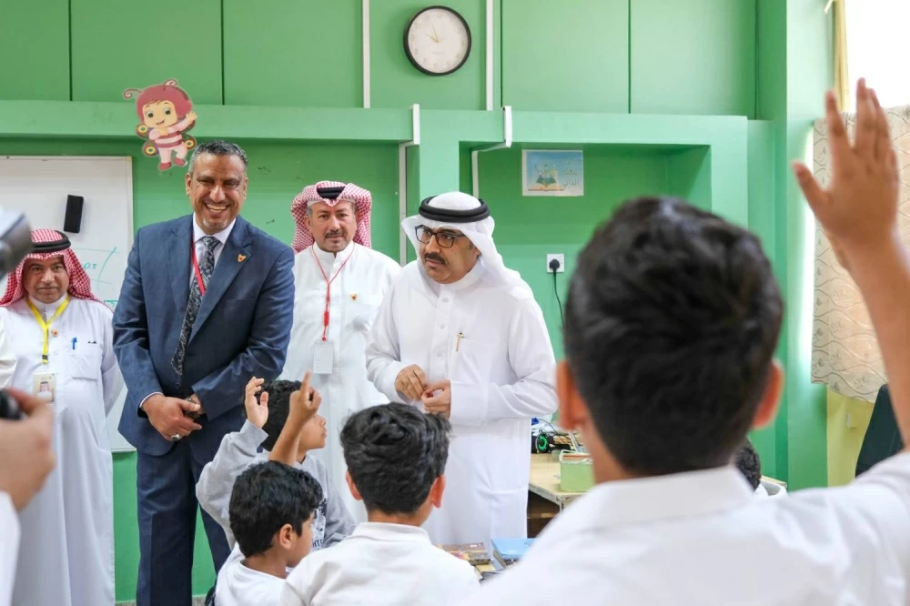 وزير التربية يزور مدارس باربار والوفاء ومدينة عيسى