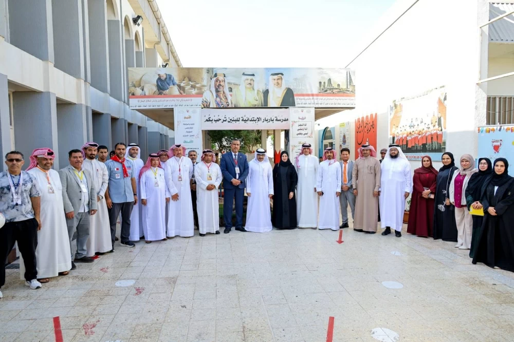 وزير التربية يزور مدارس باربار والوفاء ومدينة عيسى