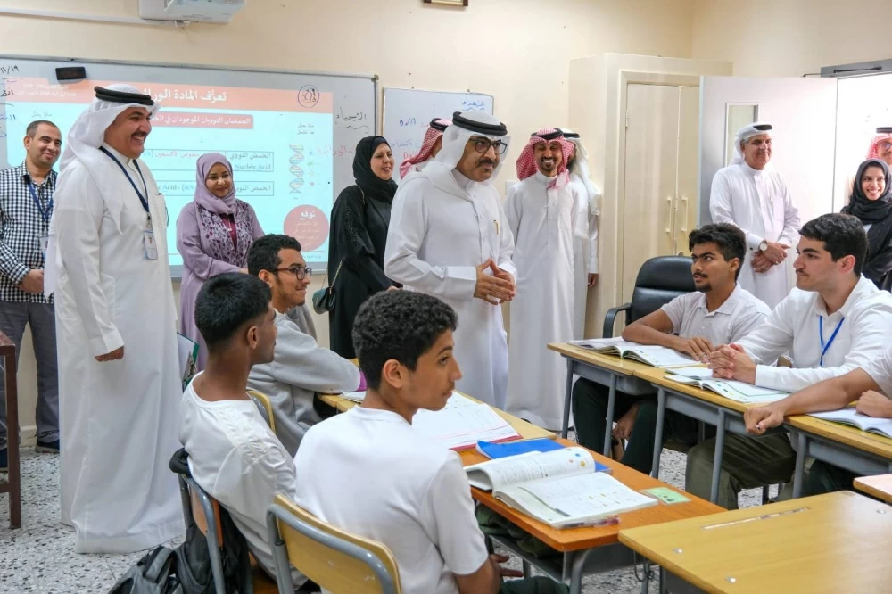 وزير التربية يزور مدارس باربار والوفاء ومدينة عيسى