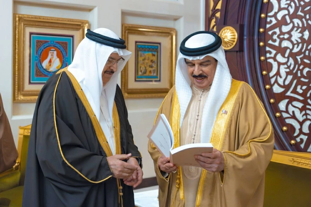 الملك  يستقبل السفير خليل الذوادي بمناسبة انتهاء فترة عمله في الأمانة العامة لجامعة الدول