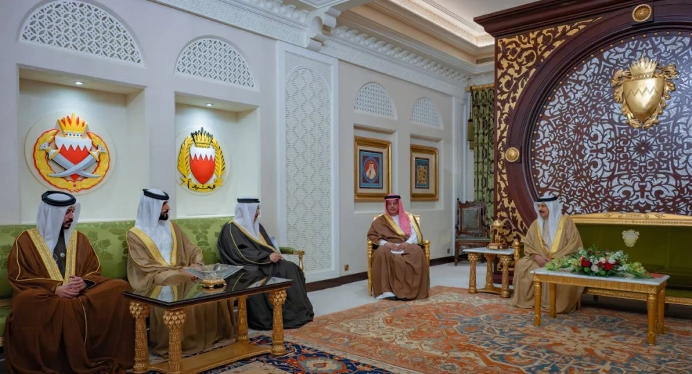 الملك  يستقبل السفير خليل الذوادي بمناسبة انتهاء فترة عمله في الأمانة العامة لجامعة الدول