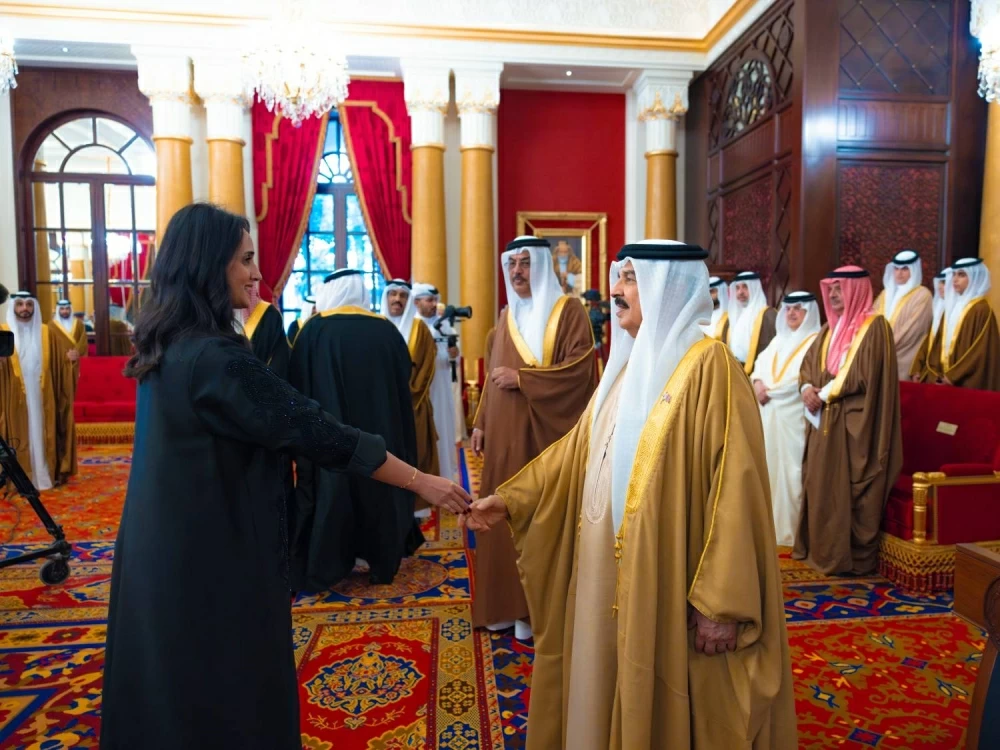 الملك يستقبل كبار أفراد العائلة المالكة والمسؤولين وأصحاب الإنجازات الرياضية