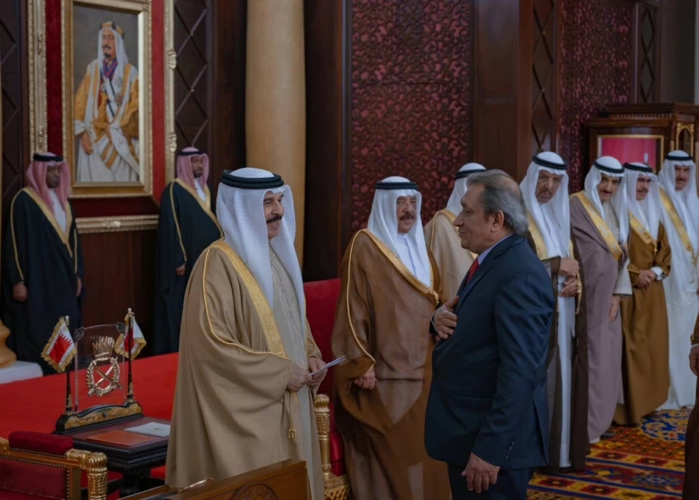 الملك يستقبل كبار أفراد العائلة المالكة والمسؤولين وأصحاب الإنجازات الرياضية