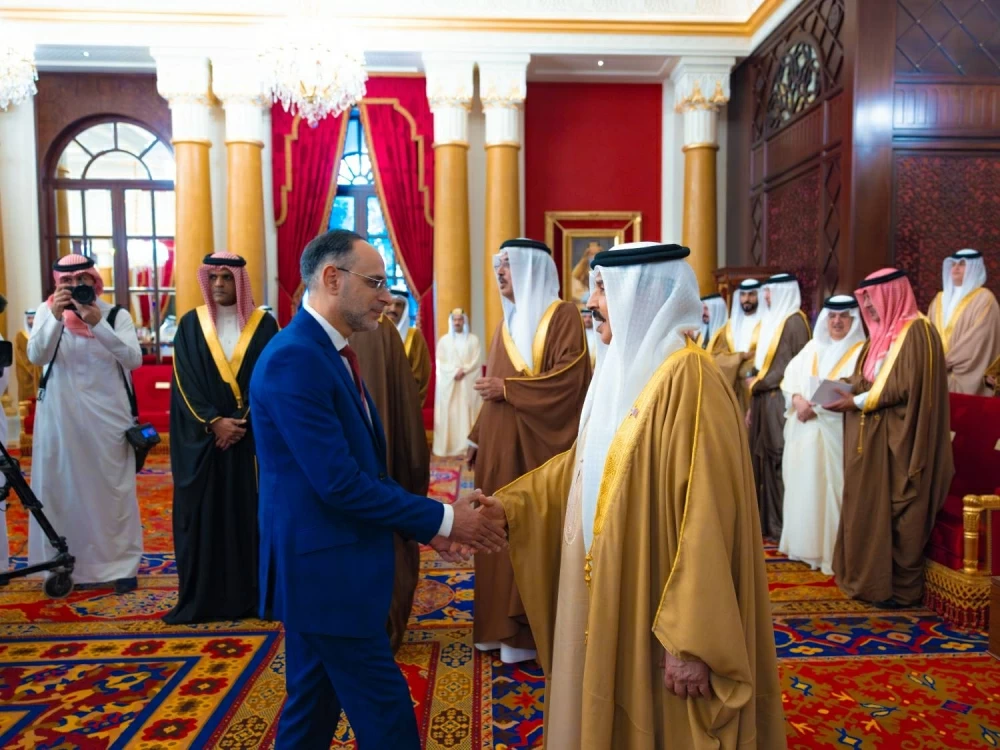 الملك يستقبل كبار أفراد العائلة المالكة والمسؤولين وأصحاب الإنجازات الرياضية