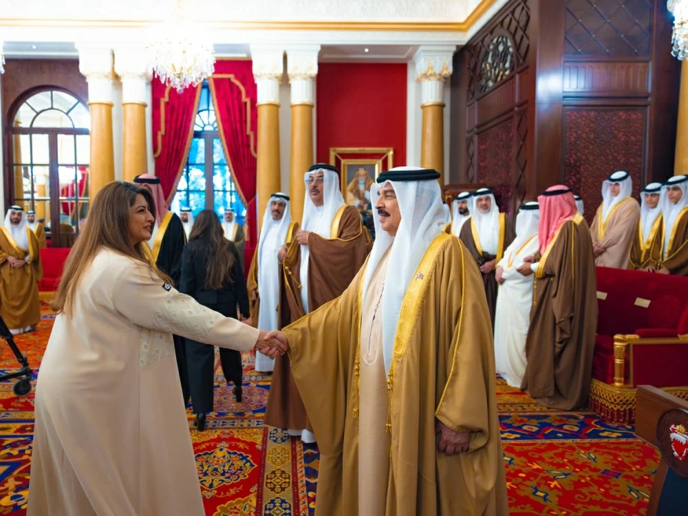 الملك يستقبل كبار أفراد العائلة المالكة والمسؤولين وأصحاب الإنجازات الرياضية