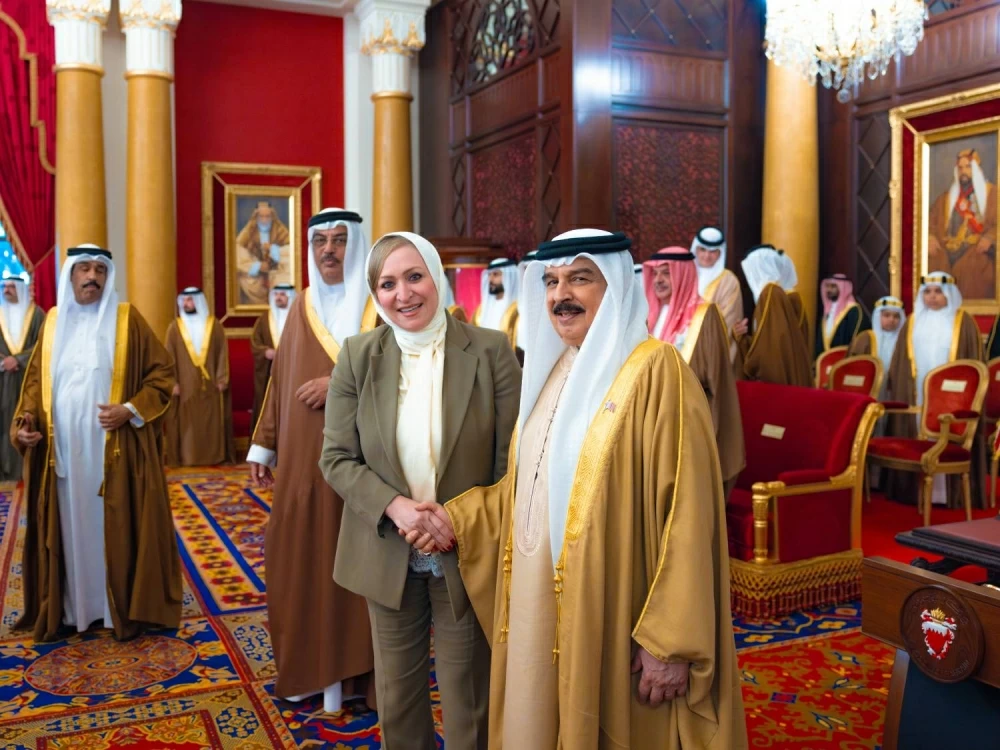 الملك يستقبل كبار أفراد العائلة المالكة والمسؤولين وأصحاب الإنجازات الرياضية