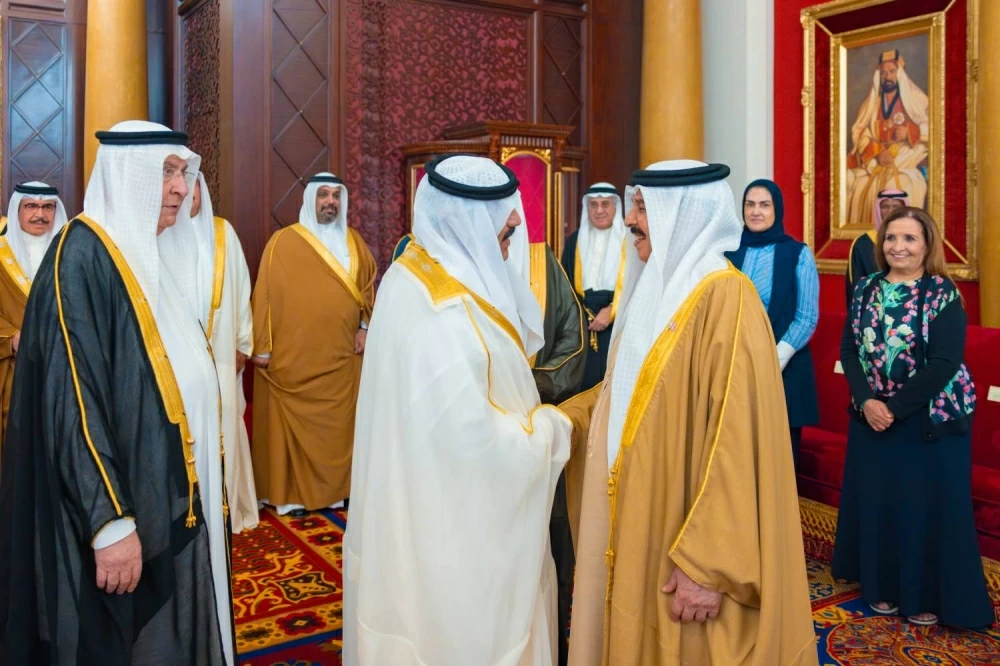 الملك يستقبل كبار أفراد العائلة المالكة والمسؤولين وأصحاب الإنجازات الرياضية