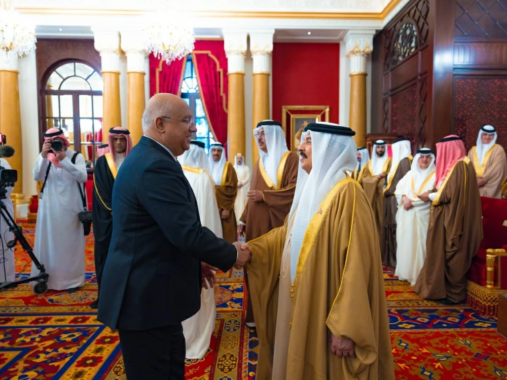 الملك يستقبل كبار أفراد العائلة المالكة والمسؤولين وأصحاب الإنجازات الرياضية