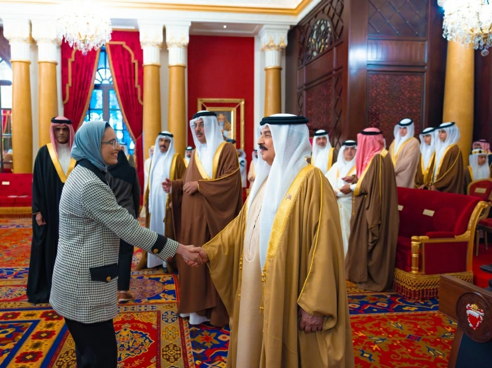 الملك يستقبل كبار أفراد العائلة المالكة والمسؤولين وأصحاب الإنجازات الرياضية