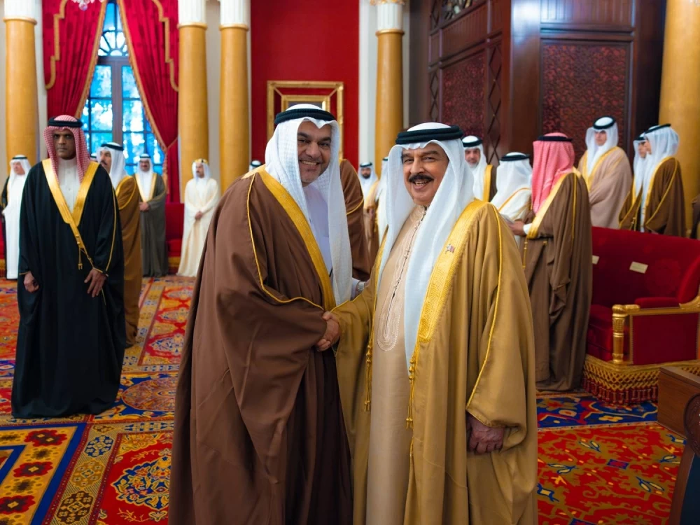 الملك يستقبل كبار أفراد العائلة المالكة والمسؤولين وأصحاب الإنجازات الرياضية