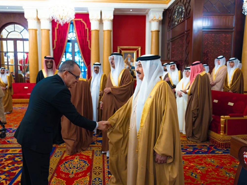 الملك يستقبل كبار أفراد العائلة المالكة والمسؤولين وأصحاب الإنجازات الرياضية