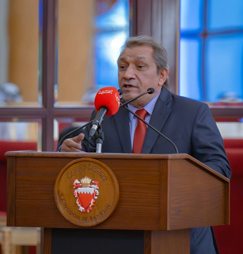 الملك يستقبل كبار أفراد العائلة المالكة والمسؤولين وأصحاب الإنجازات الرياضية