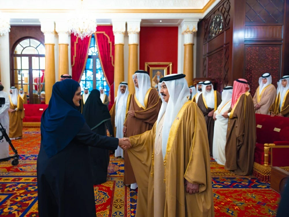 الملك يستقبل كبار أفراد العائلة المالكة والمسؤولين وأصحاب الإنجازات الرياضية