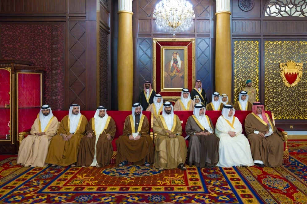 الملك يستقبل كبار أفراد العائلة المالكة والمسؤولين وأصحاب الإنجازات الرياضية