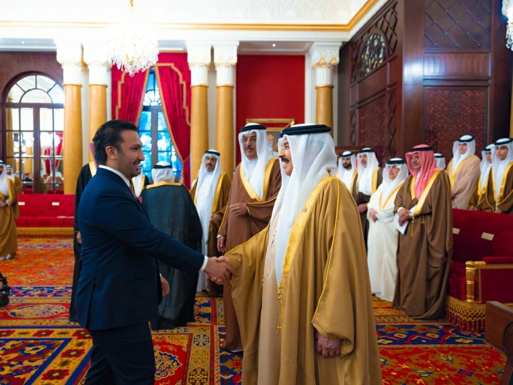 الملك يستقبل كبار أفراد العائلة المالكة والمسؤولين وأصحاب الإنجازات الرياضية