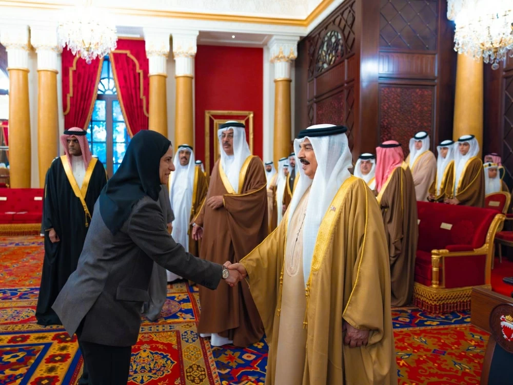 الملك يستقبل كبار أفراد العائلة المالكة والمسؤولين وأصحاب الإنجازات الرياضية