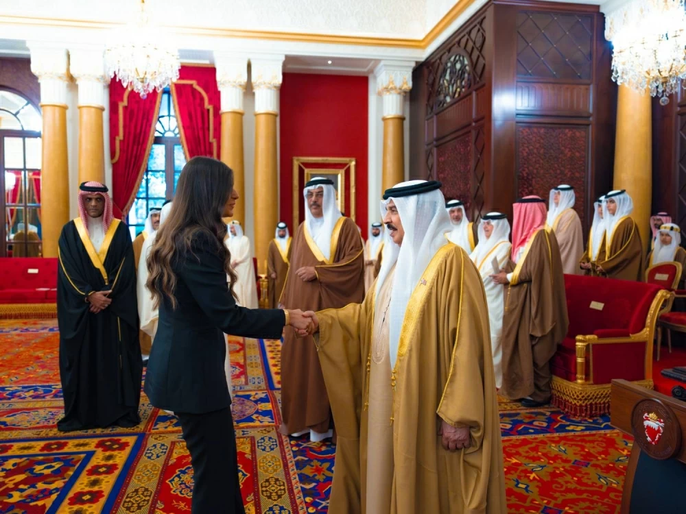 الملك يستقبل كبار أفراد العائلة المالكة والمسؤولين وأصحاب الإنجازات الرياضية