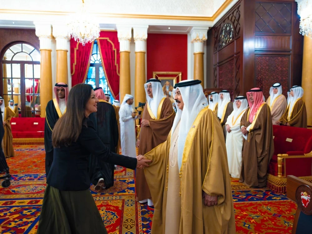 الملك يستقبل كبار أفراد العائلة المالكة والمسؤولين وأصحاب الإنجازات الرياضية