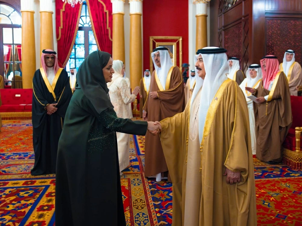 الملك يستقبل كبار أفراد العائلة المالكة والمسؤولين وأصحاب الإنجازات الرياضية