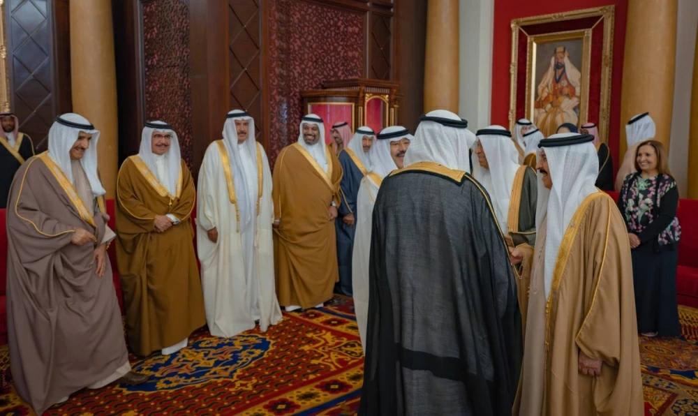 الملك يستقبل كبار أفراد العائلة المالكة والمسؤولين وأصحاب الإنجازات الرياضية