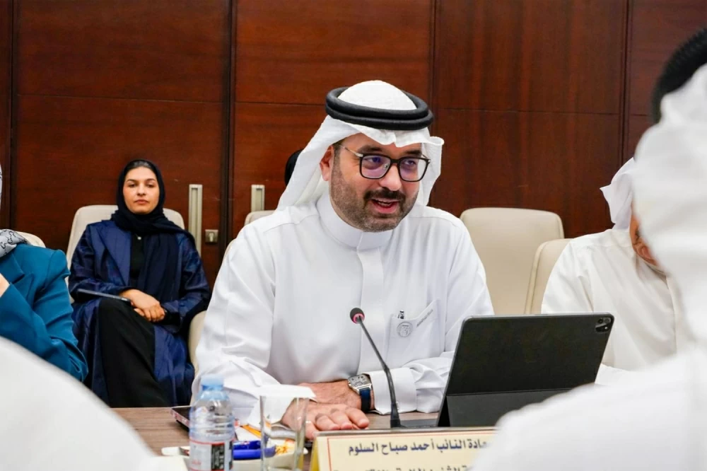 &laquo;مالية النواب&raquo; تبحث مع الغرفة مرسوم تنظيم المناقصات والمشتريات الحكومية