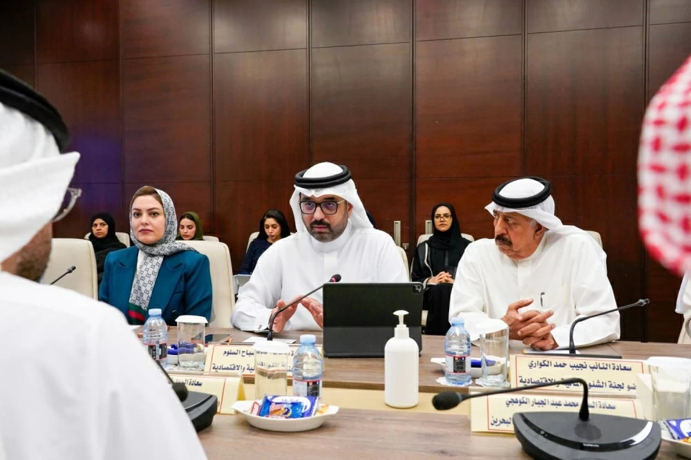 &laquo;مالية النواب&raquo; تبحث مع الغرفة مرسوم تنظيم المناقصات والمشتريات الحكومية