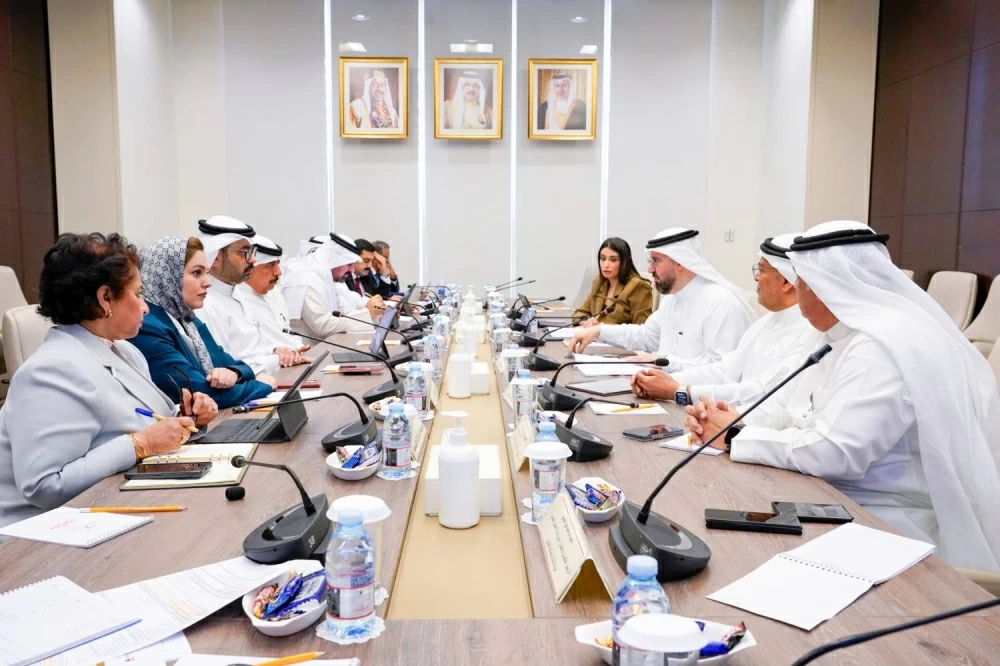 &laquo;مالية النواب&raquo; تبحث مع الغرفة مرسوم تنظيم المناقصات والمشتريات الحكومية