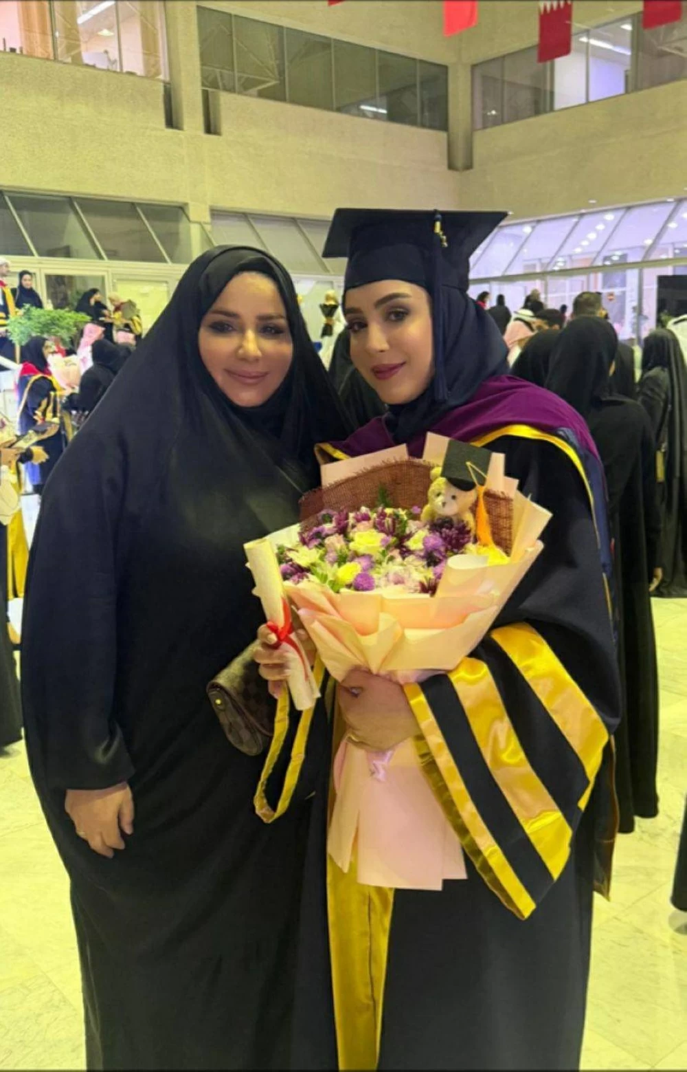 شيرين محمد غلوم تحصد الماجستير في القانون الخاص