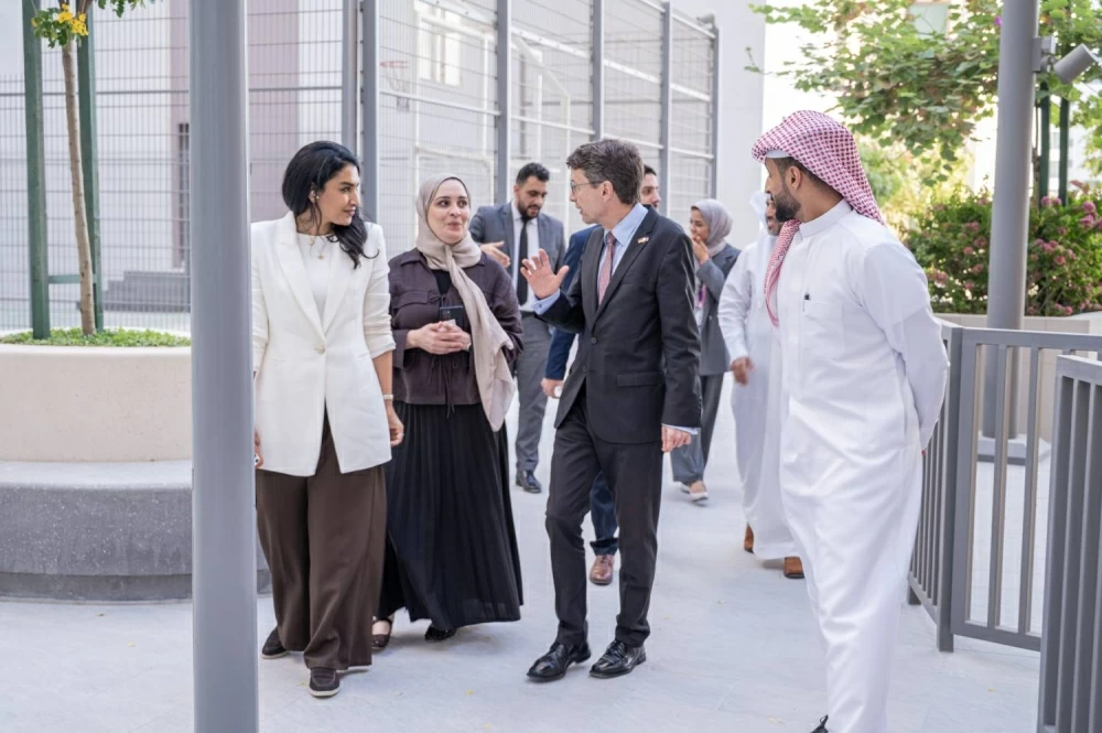 سفير ألمانيا لدى البحرين يطلع ميدانياً على المشاريع الإسكانية بمدينة سلمان