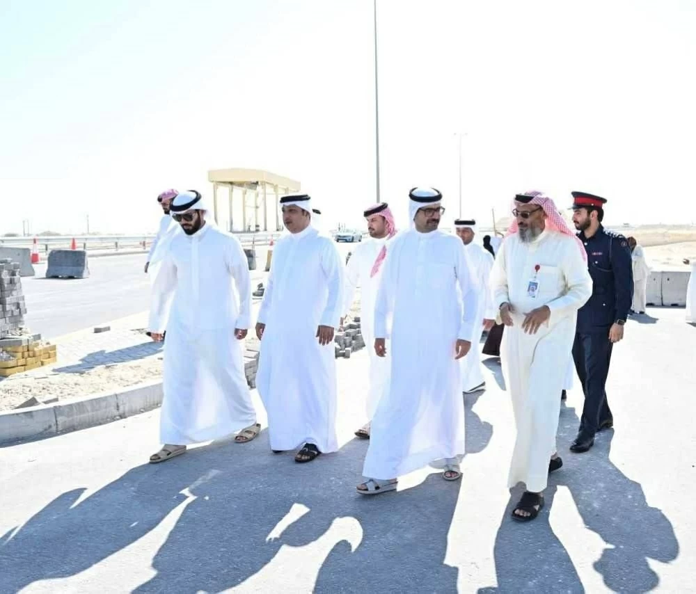 محافظ الجنوبية يتفقد عدد من المشاريع الخدمية والتنموية بالرفاع