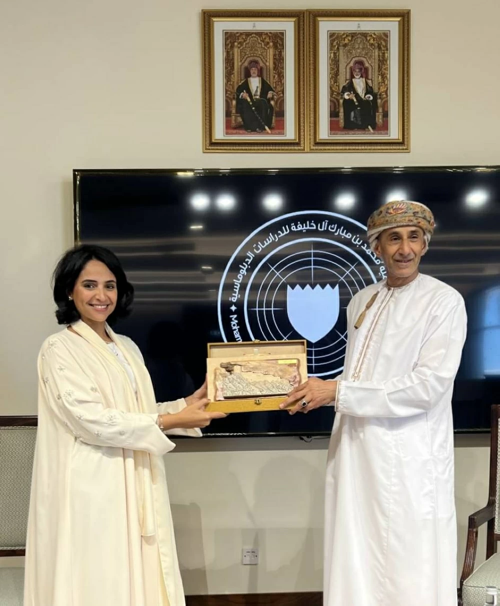 مدير عام أكاديمية محمد بن مبارك آل خليفة للدراسات الدبلوماسية تجتمع مع وكيل وزارة الخارجية للشؤون السياسية في سلطنة عمان