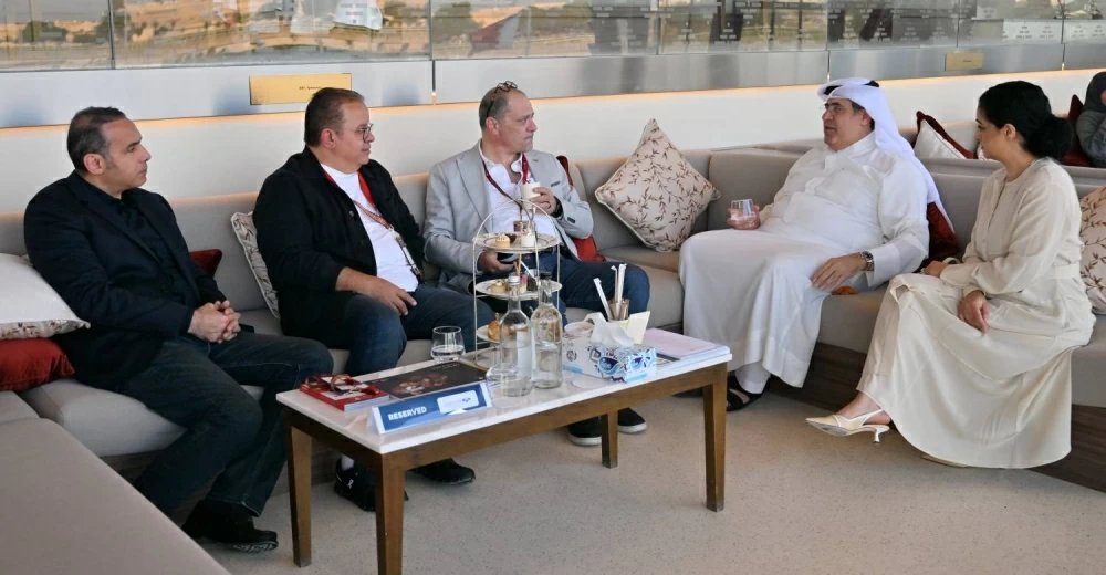 سمو الشيخ عبدالله بن عيسى يشهد السباق الرابع للخيل