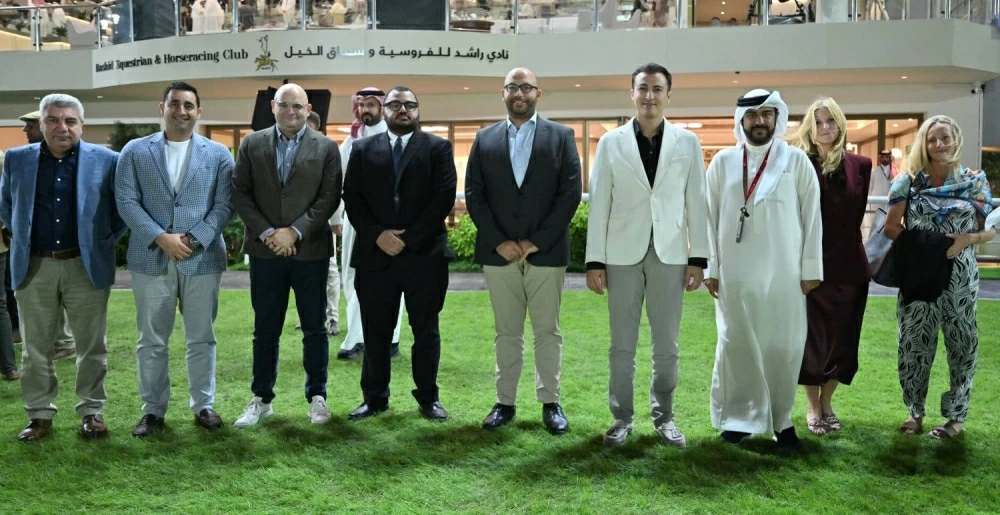 سمو الشيخ عبدالله بن عيسى يشهد السباق الرابع للخيل