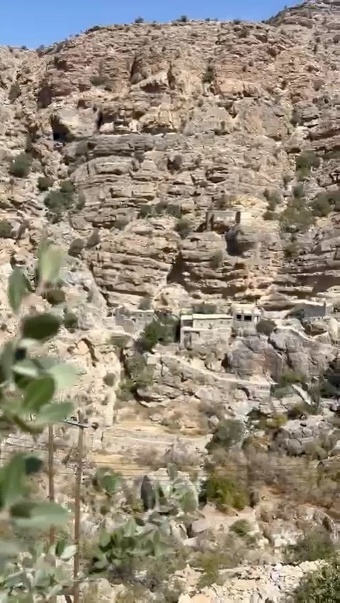 قرية السوجرة.. أيقونة الجبل الأخضر تتحول لمعلم عماني سياحي بارز