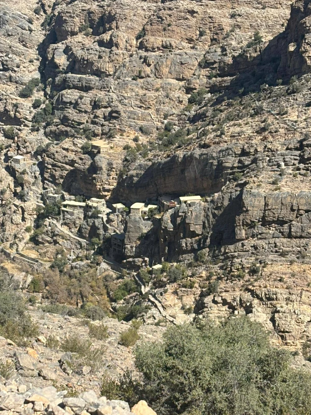 قرية السوجرة.. أيقونة الجبل الأخضر تتحول لمعلم عماني سياحي بارز