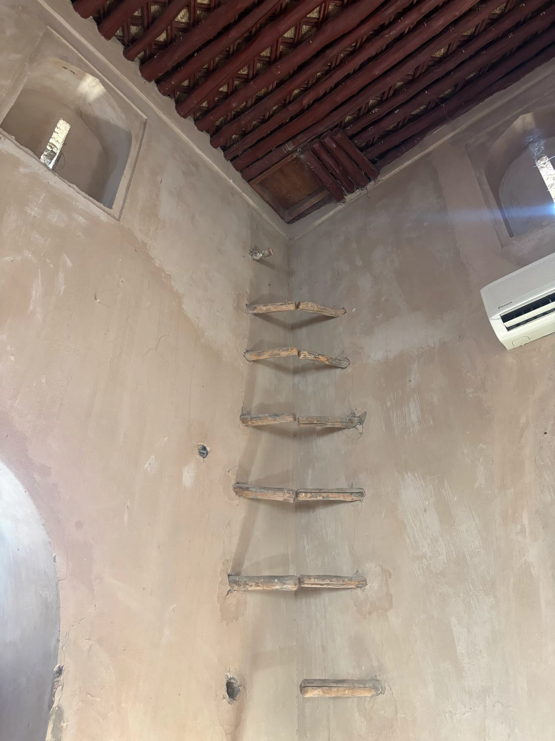 &laquo;حصن بيت الرديدة&raquo; في عُمان.. بوابة الجبل الأخضر وحارس &laquo;فلج الخطمين&raquo;