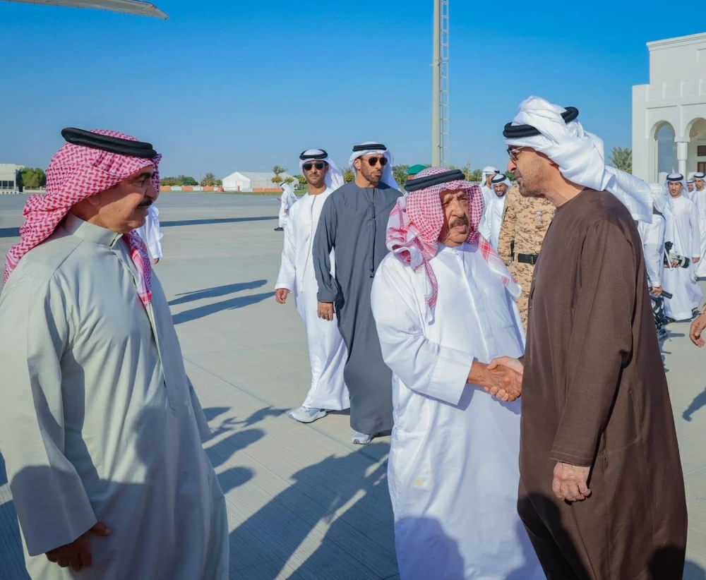 الملك في مقدمة مودعي رئيس دولة الإمارات العربية المتحدة لدى مغادرته البلاد