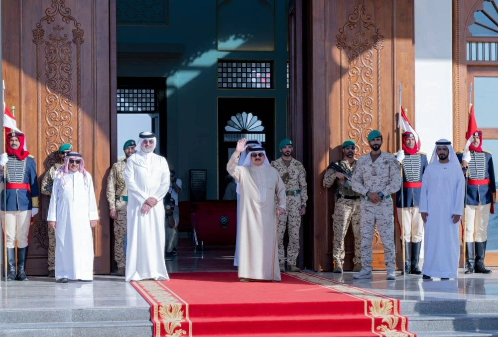 الملك في مقدمة مودعي رئيس دولة الإمارات العربية المتحدة لدى مغادرته البلاد