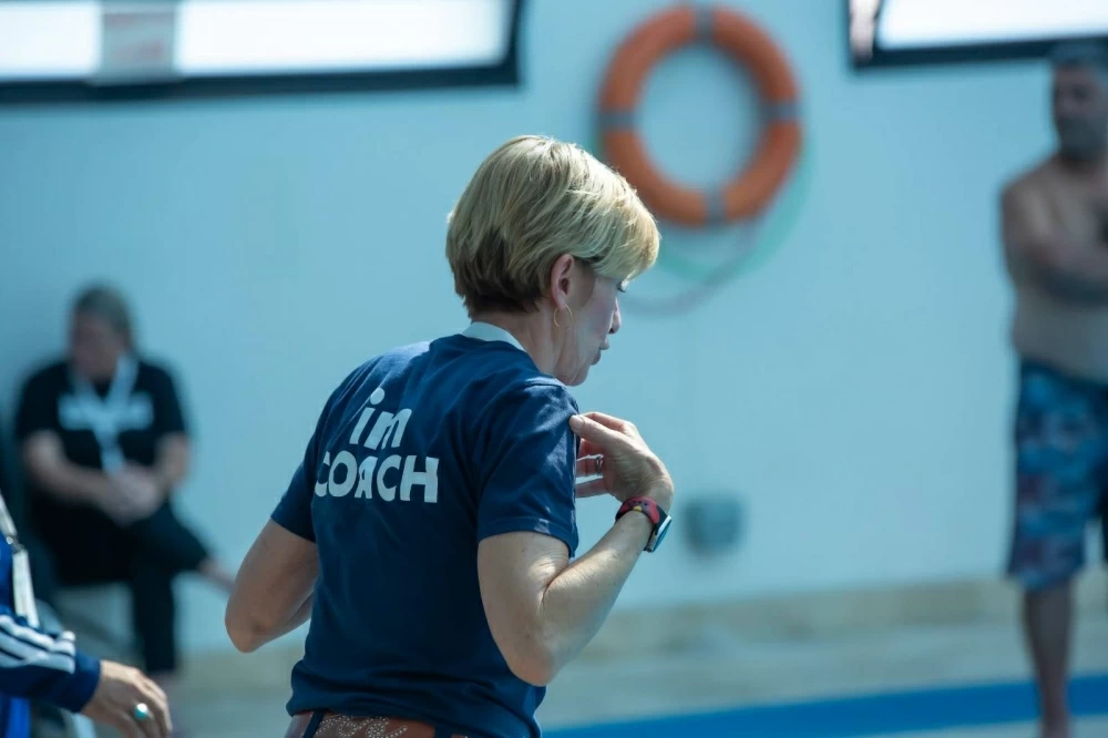 انطلاق الورش النظرية والعملية في الدورة التدريبية الإقليمية للأبطال السباحة في البحرين