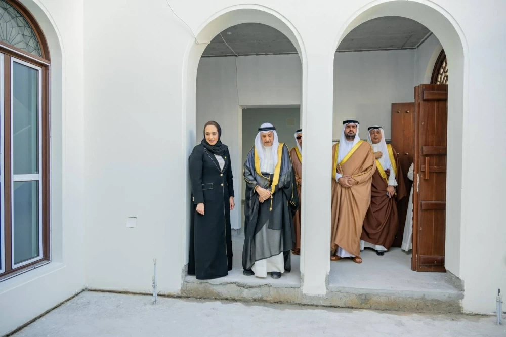 خالد بن عبد الله يتفقد ميدانياً تقدم العمل في إنجاز مشروع تطوير مدينة المحرق