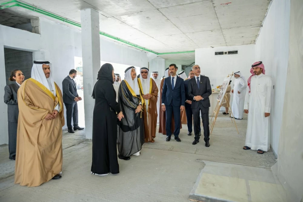 خالد بن عبد الله يتفقد ميدانياً تقدم العمل في إنجاز مشروع تطوير مدينة المحرق
