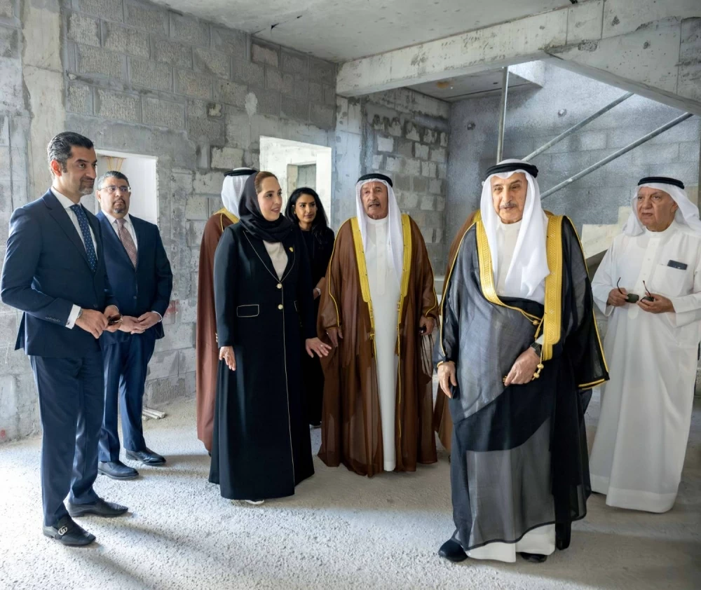 خالد بن عبد الله يتفقد ميدانياً تقدم العمل في إنجاز مشروع تطوير مدينة المحرق